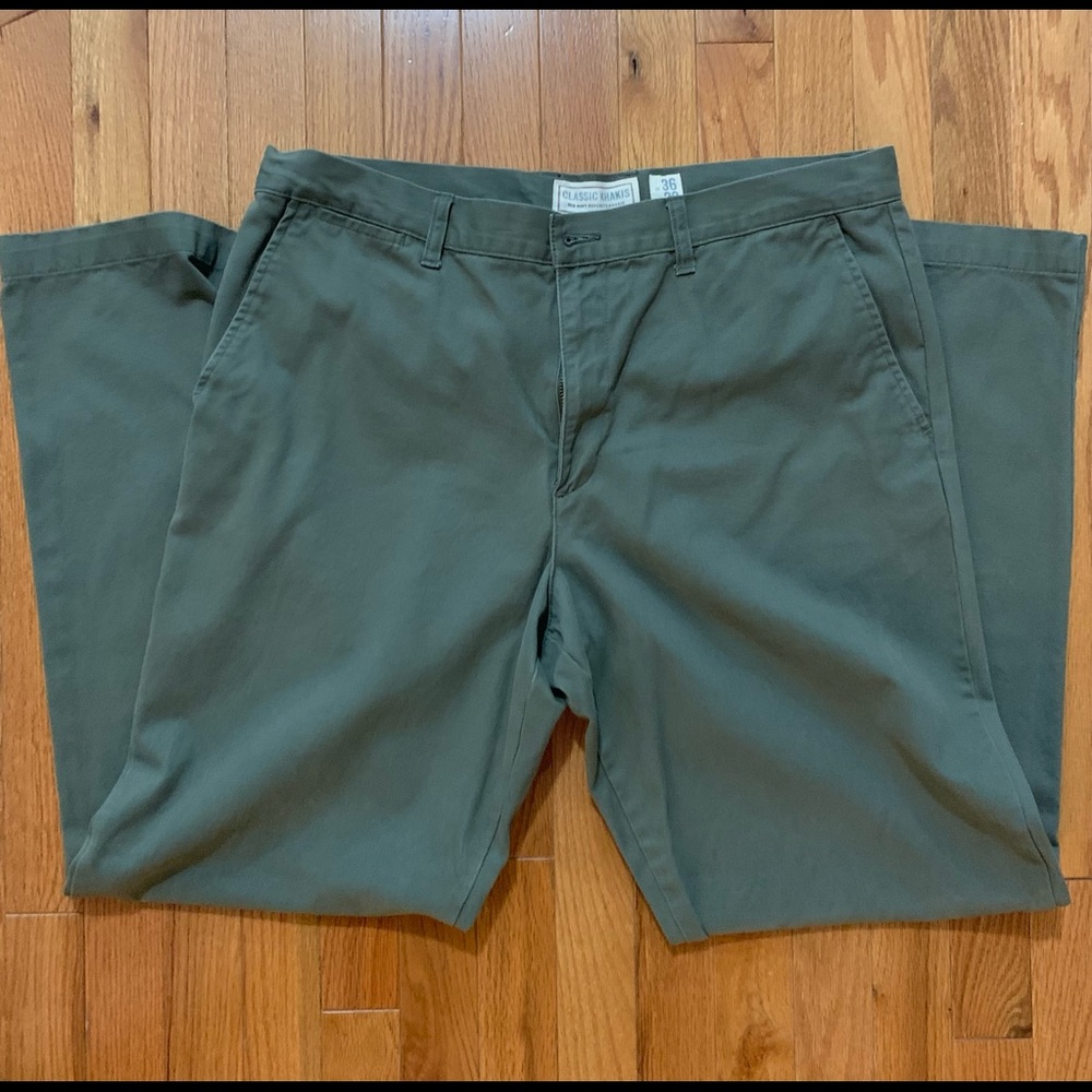 Old Navy Classic Khaki Pants